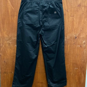 Dickies byxor  - Helt oanvända Dickis byxor i storlek small.