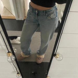 Weekday jeans - Raka lågmidjade jeans från Weekday i arrow modellen, i storlek W28 L32💗 Säljer då dom inte kommer till användning 