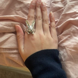 Kaninring - Helt oanvänd silver ring med en kanin på✨