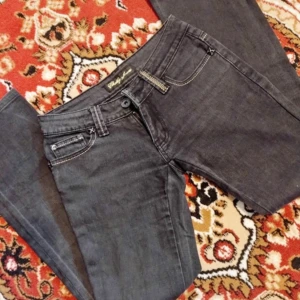 Lågmidjade jeans  - As coola lågmidjade jeans 