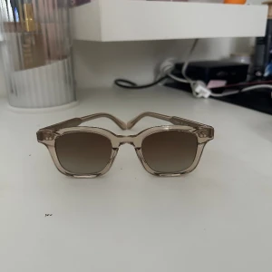 Chimi solglasögon  - Solglasögon från chimi som inte kommer till användning längre, som nya, inga detektera, har dock inte originallåda/fodral kvar då jag tappat bort de på resa 🥲