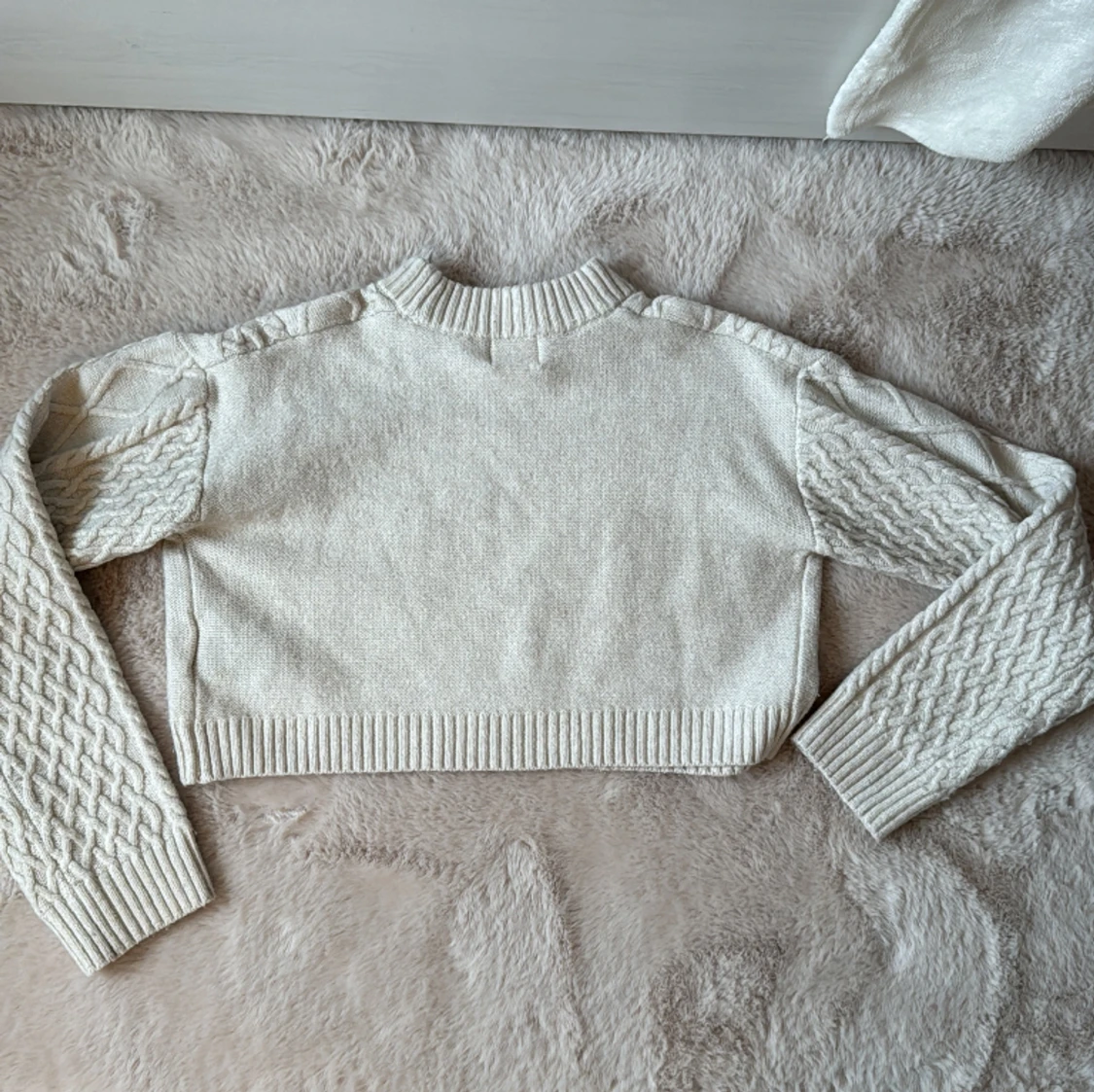 Beige stickad tröja - 90