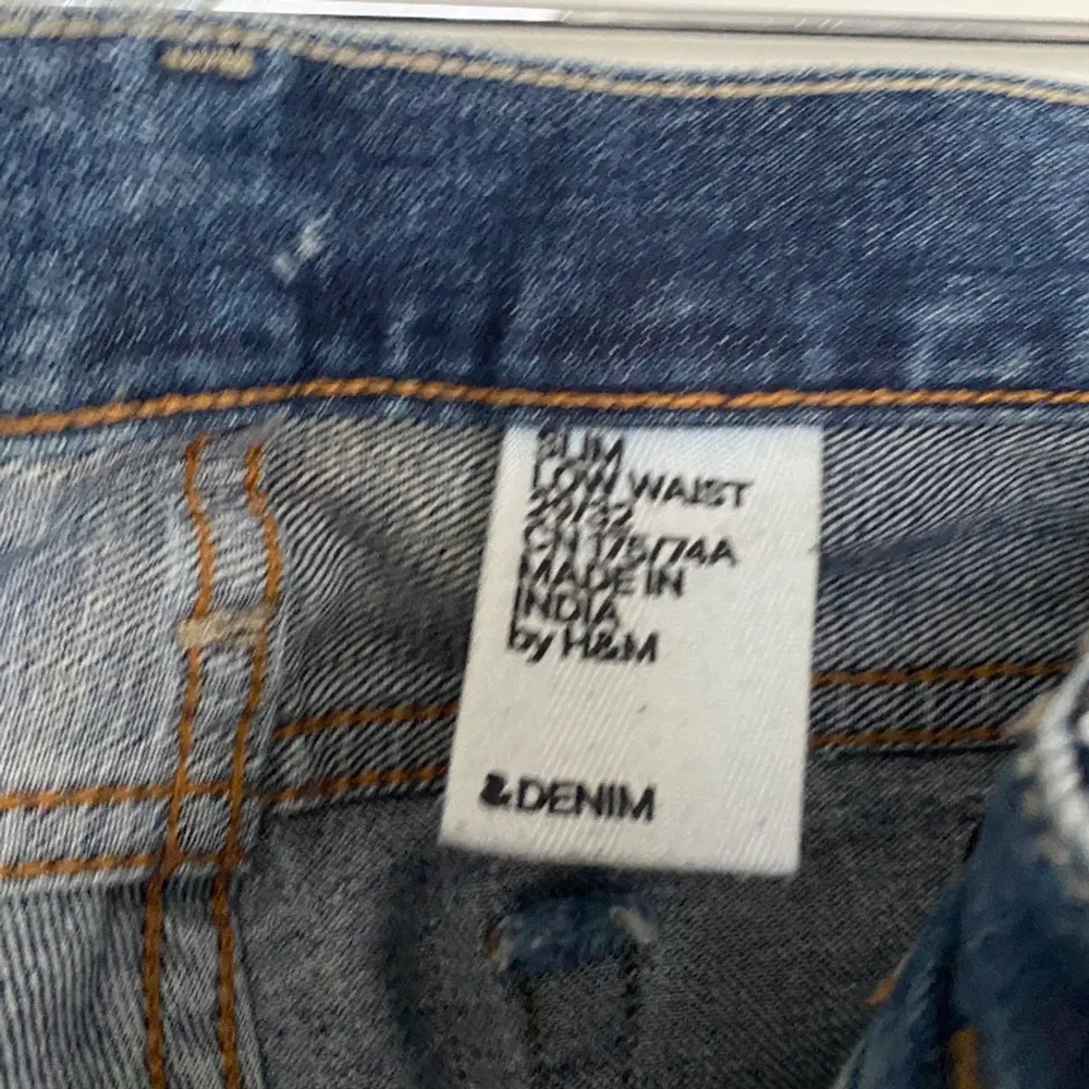 säljer pga kommer inte till användning 💕. Jeans & Byxor.