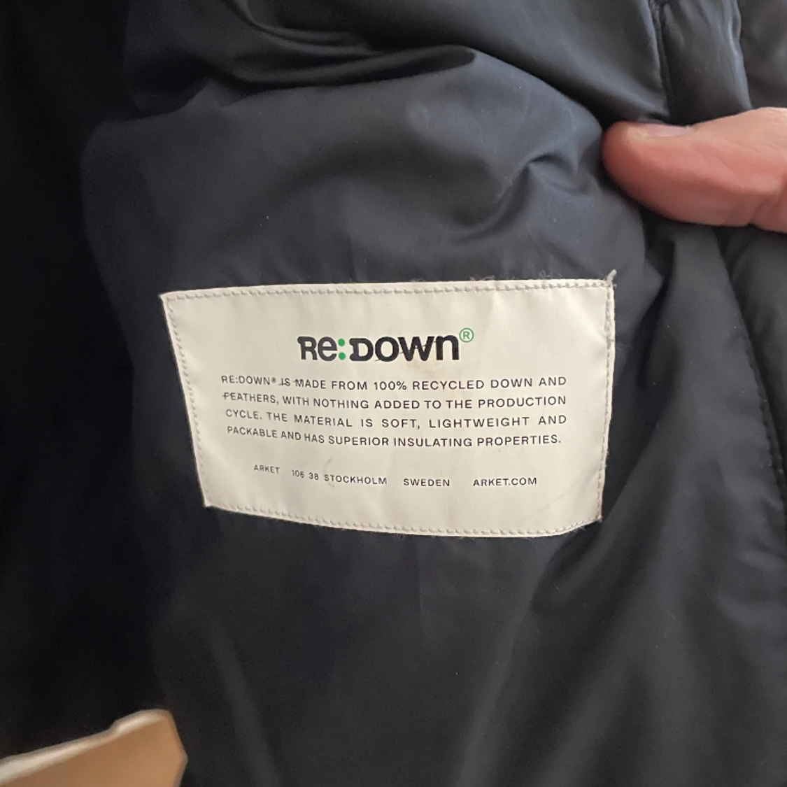 Arket- svart dunjacka  - 90