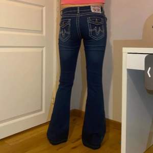 Superfina jeans! Köpta här på plick men säljs eftersom de ej passade. Superkvalitet. Inga defekter, hål eller fläckar!💓