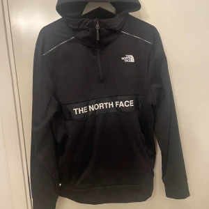 The north face hoodie - Storlek M Inga fläck eller hål använt i gott skick!