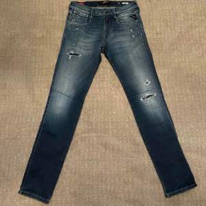 Nästan helt nya Replay anbass jeans! Size 29:32 Inga skambud! Skick 9/10