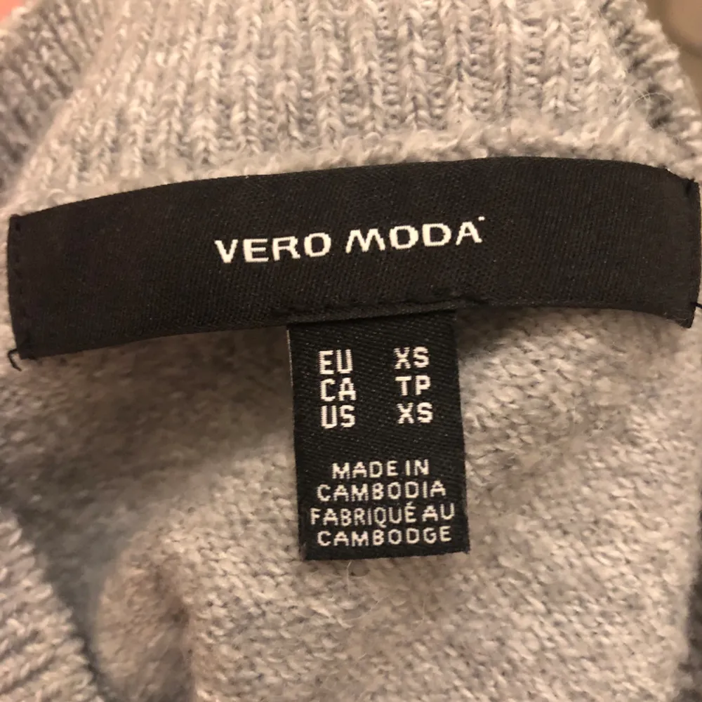 Superskön stickad tröja från Veromoda i fint skick🩷Nypris ca 280kr. Stl xs, jag är 168cm☺️. Tröjor & Koftor.