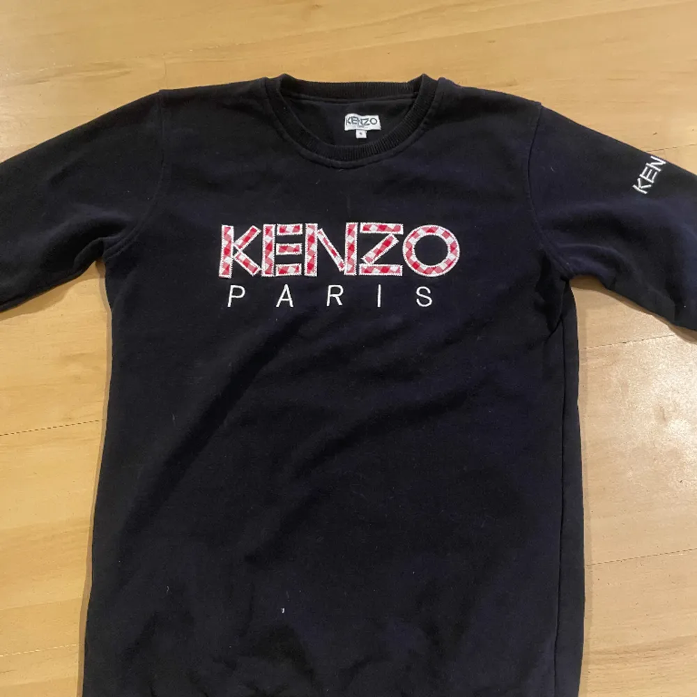 Kenzo sweatshirt Size S Passar man och dam . Tröjor & Koftor.