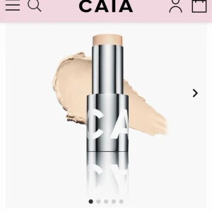 Bb-stick - Säljer detta bb-stick från Caia som jag fick i födelsedagspresent och som tyvärr blev i fel färg! Färg: 10C, är oöppnad och har förpackningen kvar (skriv för bild)💗 har haft denna innan och är så fin att ha som foundation/concealer! Nypris:245