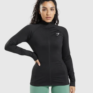 Gymshark - Super snygg gymshark tröja som säljs pågrund av den är för stor. Formar kroppen och ger illusion av mer kurver. Den är använd men skicket är frf väldigt bra. Nypris 499kr💗
