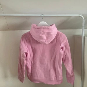 Rosa J.Lindeberg hoodie  - Knappt använd och i fint skick. 