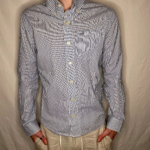 Abercrombie @ Fitch Skjorta - Storlek M Passar L om man vill ha tightare Perfekt till kostym