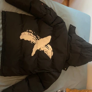 Tax3 jacka - Tax3 jacka från hemsidan. Oanvänd eftersom jag har köpt ny. Storlek L tjock vinterjacka. Oskadad säljer billigt eftersom jackan inte fastna i tullen 