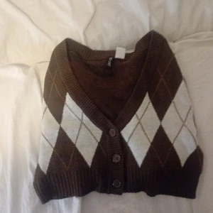 Brun cardigan från H&M divided - Bra skick lite liten för att vara xxs💗