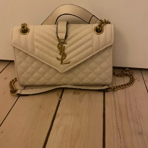 Väska - Fin väska köpt i Spanien 2023.  Gott skick 