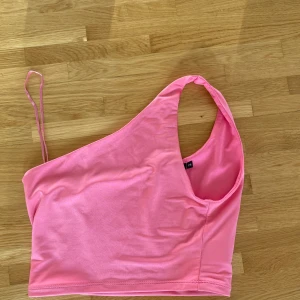 Linne  - Linne med ett band från Bik Bok. Storlek xs