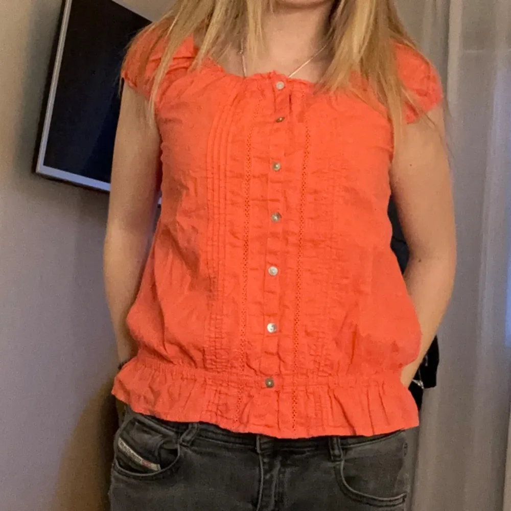 Jätte söt topp i snyggaste färgen!!. Yläosat.