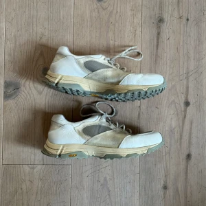 Our Legacy Rafael Sneakers - 43:or funkar till 44:a. Slitna men går nog o fräsha upp!