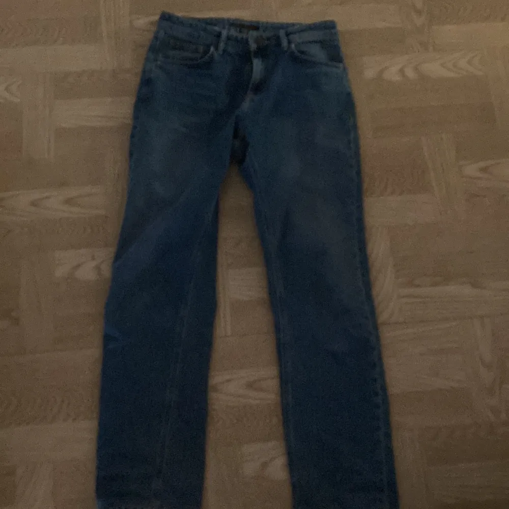 Hej säljer dessa nudie jeans då det ej kommer till användning skicket är 10 av 10 utan defekter tveka inte på att fråga om ni har funderingar tar även emot byten. Jeans & Byxor.