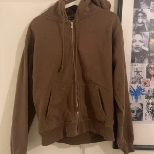 Brandy Melville zip - Jätte fin dragkedje tröja från Brandy Melville. Knappt använd. Jätte härlig kvalitet. Storleken är som en medium 💕