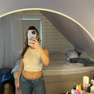 Beige top - En beige kroppad topp