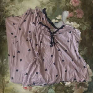 Pyjamas - Världens gosigaste mysigaste pyjamas  Storlek XL men passar M-XL