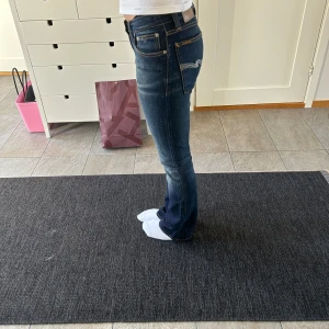 Nudie lowjeans  - Använda fåtal gånger, passar mig som är 166🩷🌸