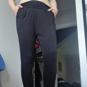 Leggings från Lindex - Dem är i storlek 152 och är i fint skick!