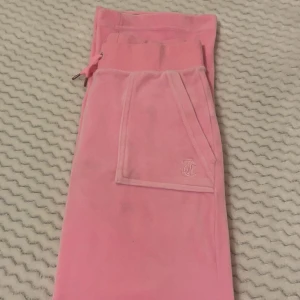 Juicy couture - Säljer mina rosa juicybyxor då de inte kommer till användning längre, bra skick
