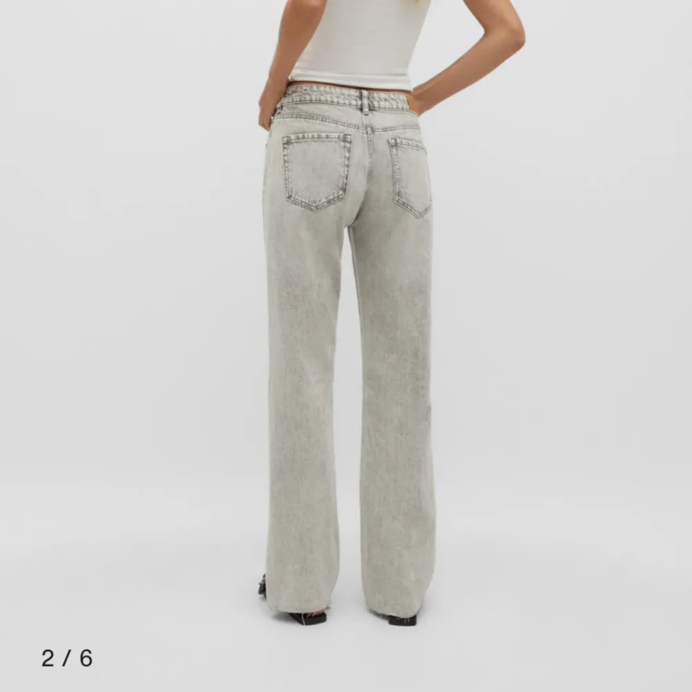Fina jeans stradivarius i storlek 40. Jeans & Byxor.
