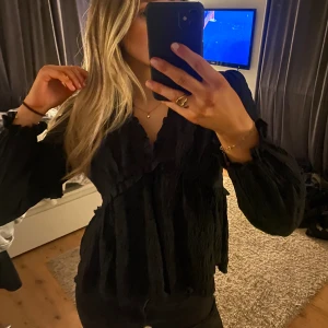 Nakd blus - Säljer denna jättefina blus. Använder inte så ofta så tänker att den kan användas mer till nån annan :)