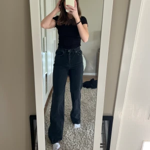 Jeans - Världens bästa jeans som blivit för små, super stretchiga och sköna och perfekt rak modell