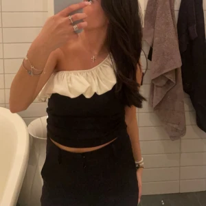 Topp - Skit snygg topp som jag använt en gång! Storlek xs/s