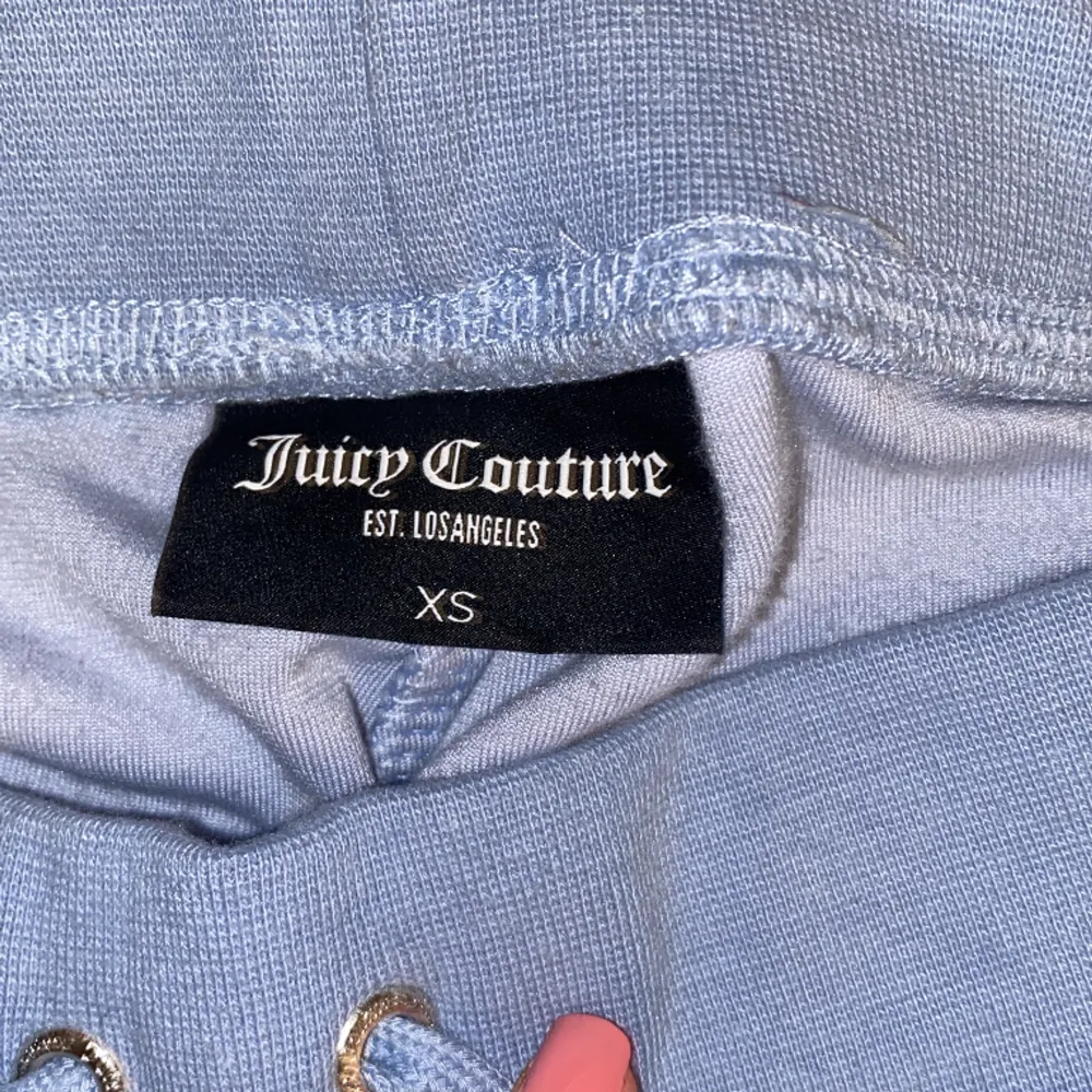Jättesnygga o sköna juicy couture byxor, helt nytt skick använd en gång! Pris kan sänkas! . Jeans & Byxor.