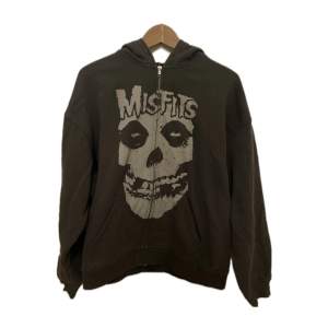 Misfits zip up hoodie från h&m. Den har använts ett par gånger, men den är i bra skick.  