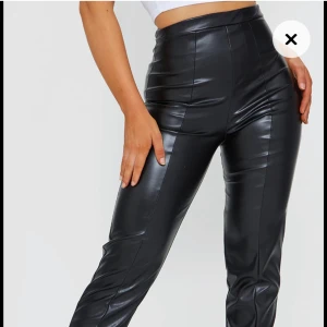 Skinnbyxor  - Säljer mina fina läderbyxor från Prettylittlething som är små för mig. Helt nya. Pris kan diskuteras! 