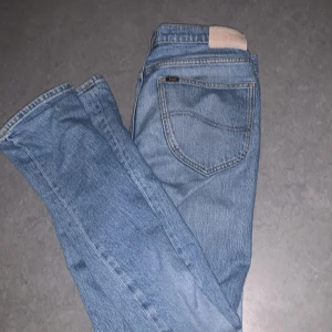 Lee west - Lee west jeans som är för stora på mig. Ljusblå tvätt Nypris 1100 Säljer för 200 eller bud 