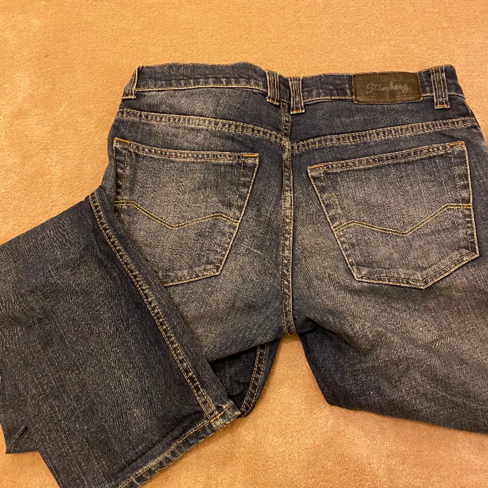 Jeans storlek W31 och L30 Mid/ Liw waist 💗. Jeans & Byxor.