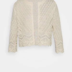 Jätte fin kofta - Jätte fin kofta, slutsåld i xs, storleken är xxs men passar perfekt på xs! Skriv om egna bilder 