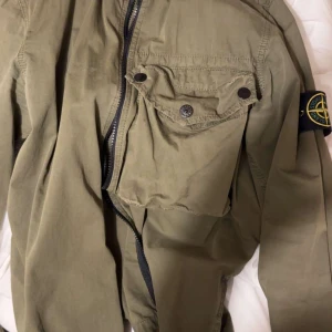 Stone island overshirt - Stone island overshirt perfekt skick  Använt väldigt sparsamt Pm via mer info eller frågor