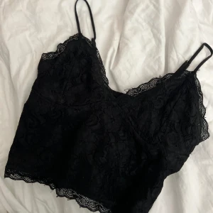 Spetstopp - Från bikbok i storlek S , har blivit för liten därav säljer jag 🖤