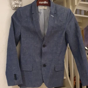 H&M barn kavaj - Barn kavaj från h&m st 146 ca 10-11år blå fin färg