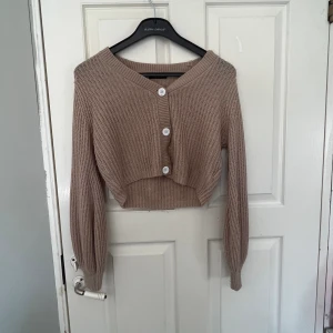 Kofta - en superfin kofta som tyvärr inte kommer till användning men funkar även som tröja:)