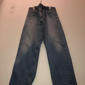 levis jeans - jättebra skick 36x32  längd 109 midja 46 lår 36 vad 20