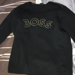 Hugo boss tröja - Hugo boss tröja storlek S helt utan fläckar och slit skriv för mer frågor