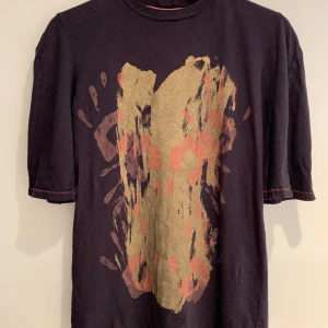 Acne t-shirt - T-shirt från Acne. Unisex. Fint skick.