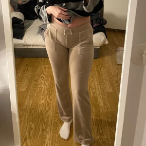 Juicy couture  - Säljer dessa jätte fina mysiga juicy couture efter som att dom inte kommer till mycket användning längre 💕💕