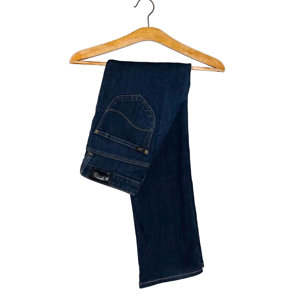 Vi är ett UF-företag som älskar och säljer jeans!💙 Köparen står för frakt!💙. Jeans & Byxor.