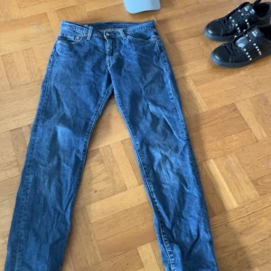 Levis jeans - Säljer ett par Levis 512 i storlek 29/32. Är använda 2 gånger så är inprincip helt nya!